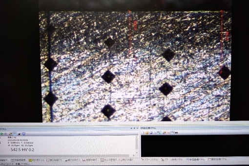 マイクロビッカス硬度測定 顕微鏡画像の一例